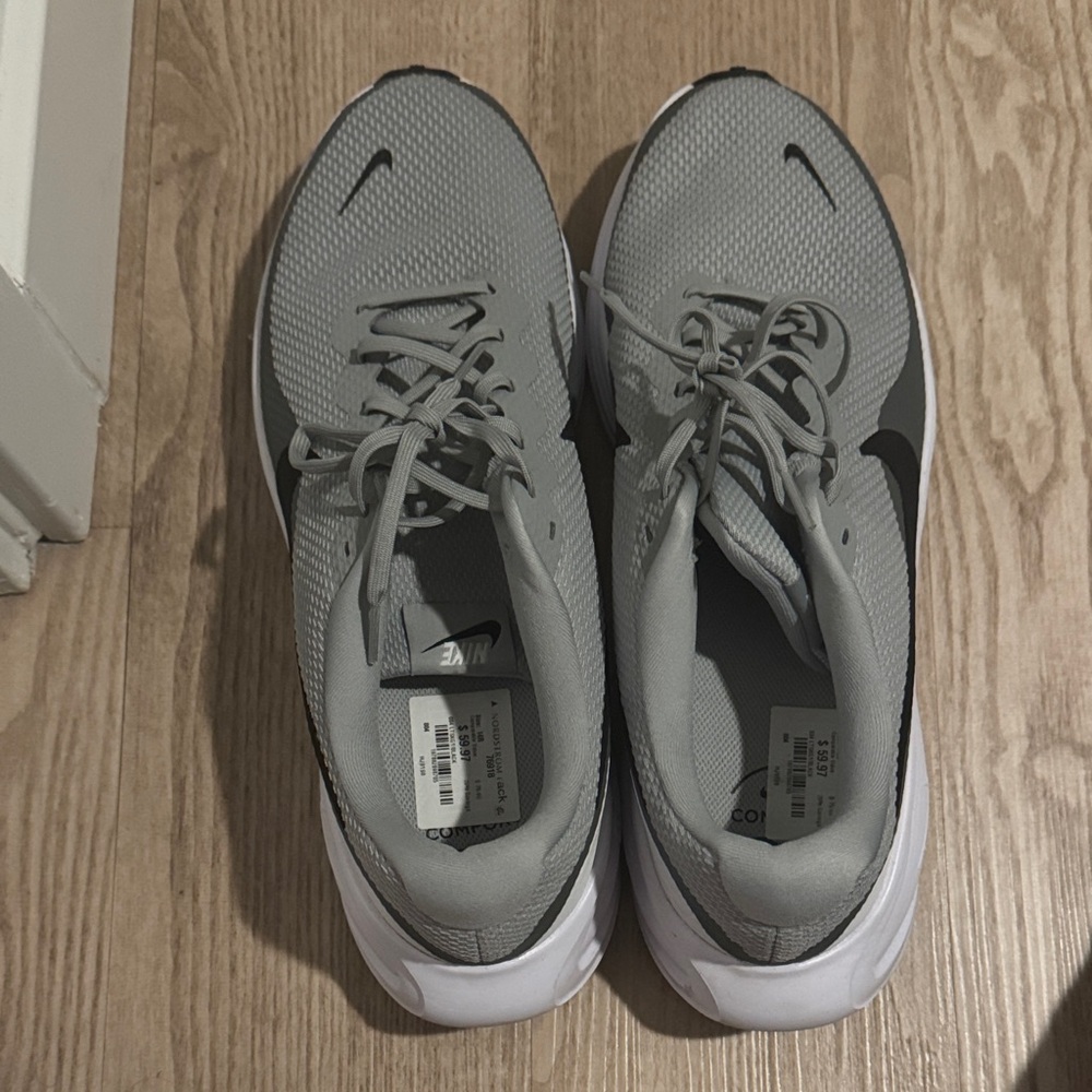 Nike Men’s Gray Athletic Running Shoes with Black Swoosh